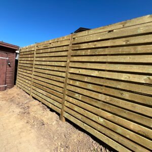 Klinkehegn i trykimprægneret træ – klassisk hegn fra Nythegn.dk